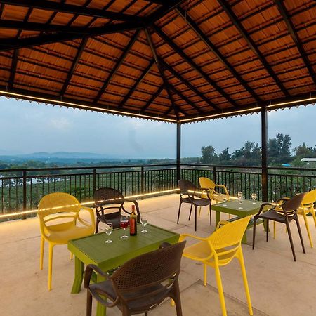 נאסיק Stayvista'S Harvest Haven - Pool-View Villa With Deck & Machan Near Sula מראה חיצוני תמונה